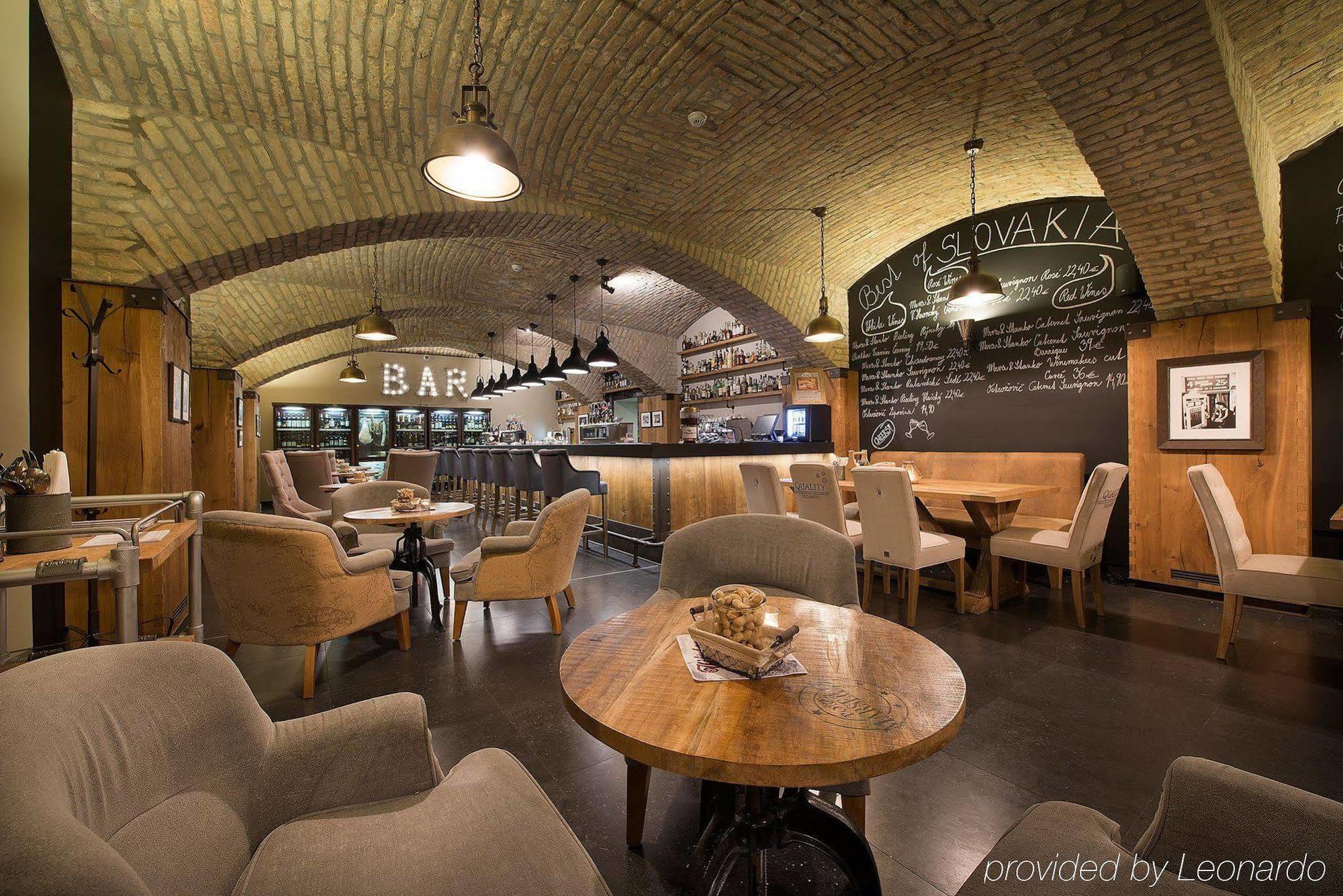 Wilson Palace By Loft บราติสลาวา ภายนอก รูปภาพ