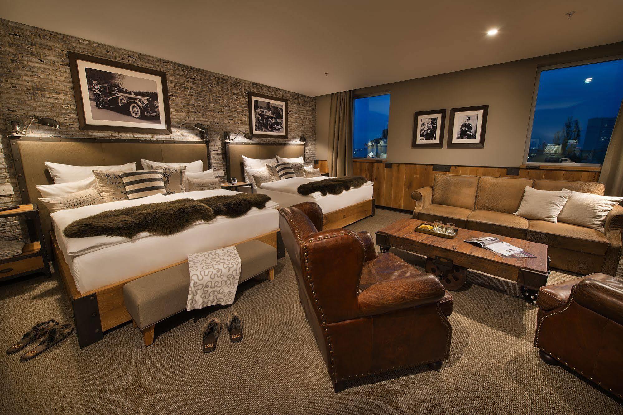 Wilson Palace By Loft บราติสลาวา ภายนอก รูปภาพ
