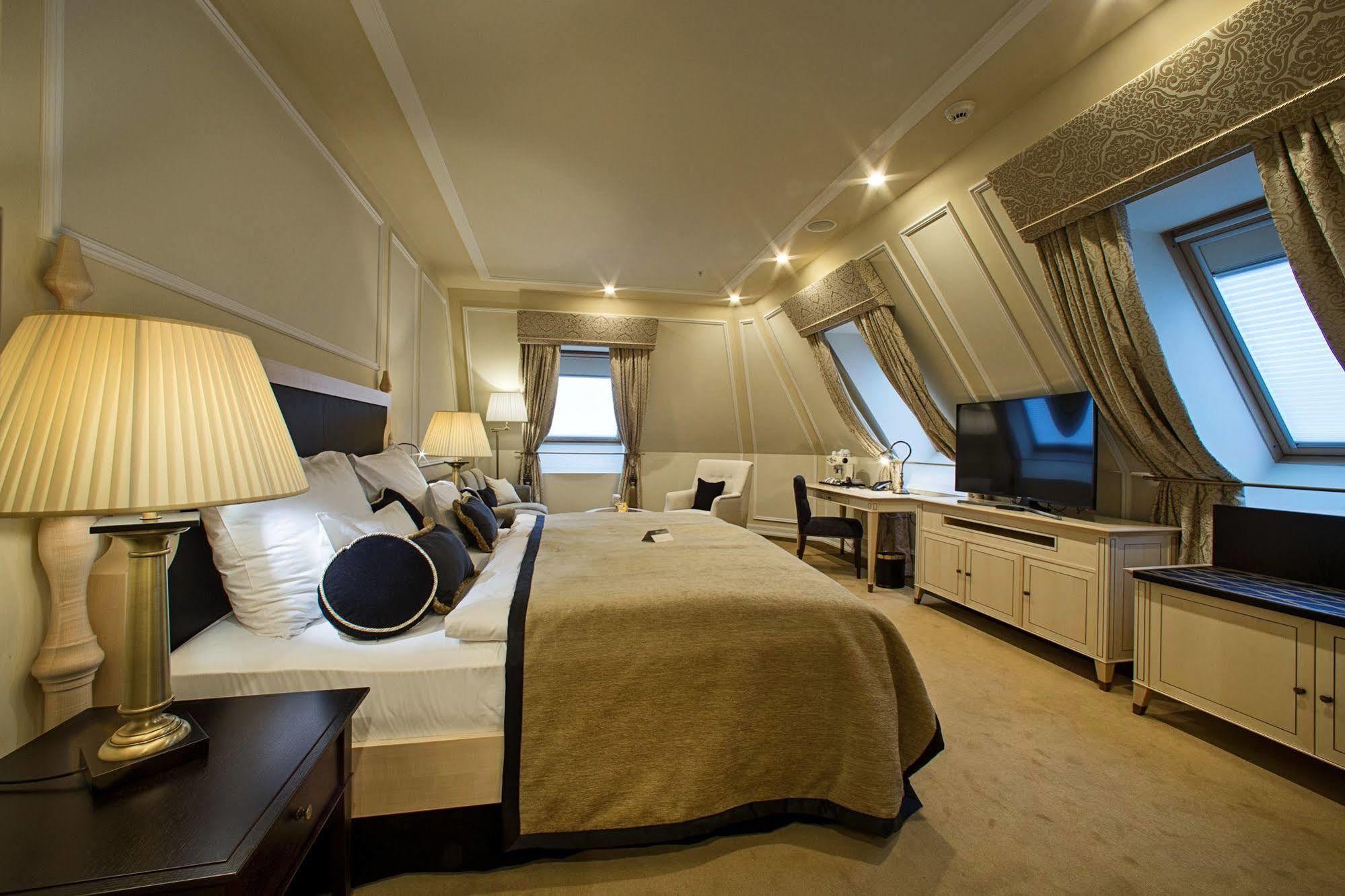Wilson Palace By Loft บราติสลาวา ภายนอก รูปภาพ