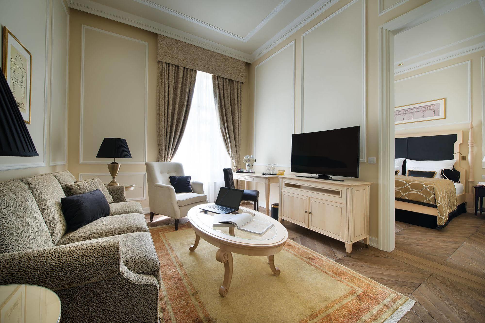 Wilson Palace By Loft บราติสลาวา ภายนอก รูปภาพ