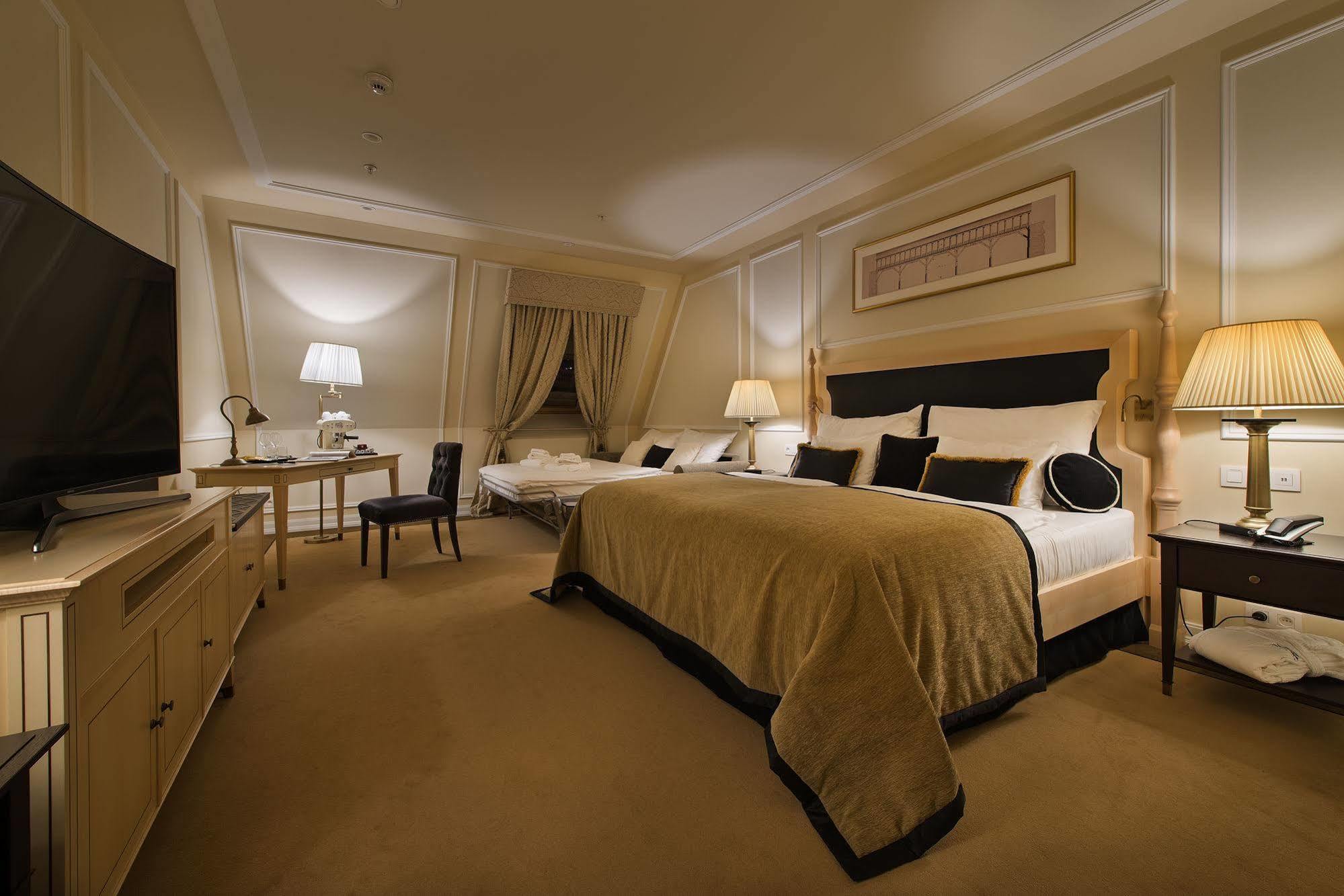 Wilson Palace By Loft บราติสลาวา ภายนอก รูปภาพ