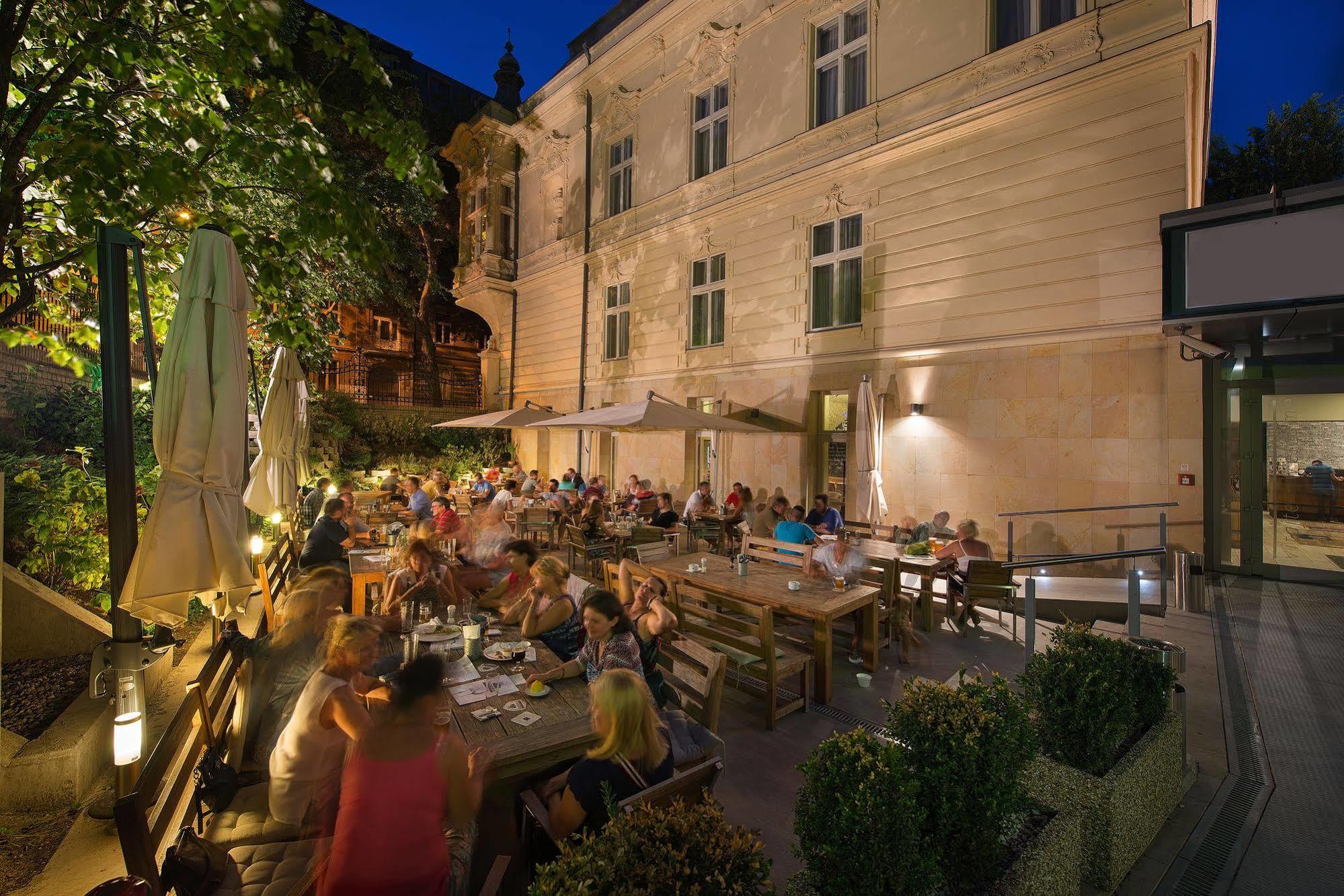 Wilson Palace By Loft บราติสลาวา ภายนอก รูปภาพ