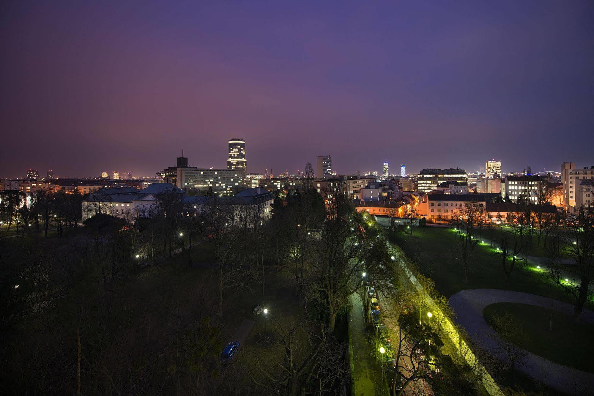 Wilson Palace By Loft บราติสลาวา ภายนอก รูปภาพ