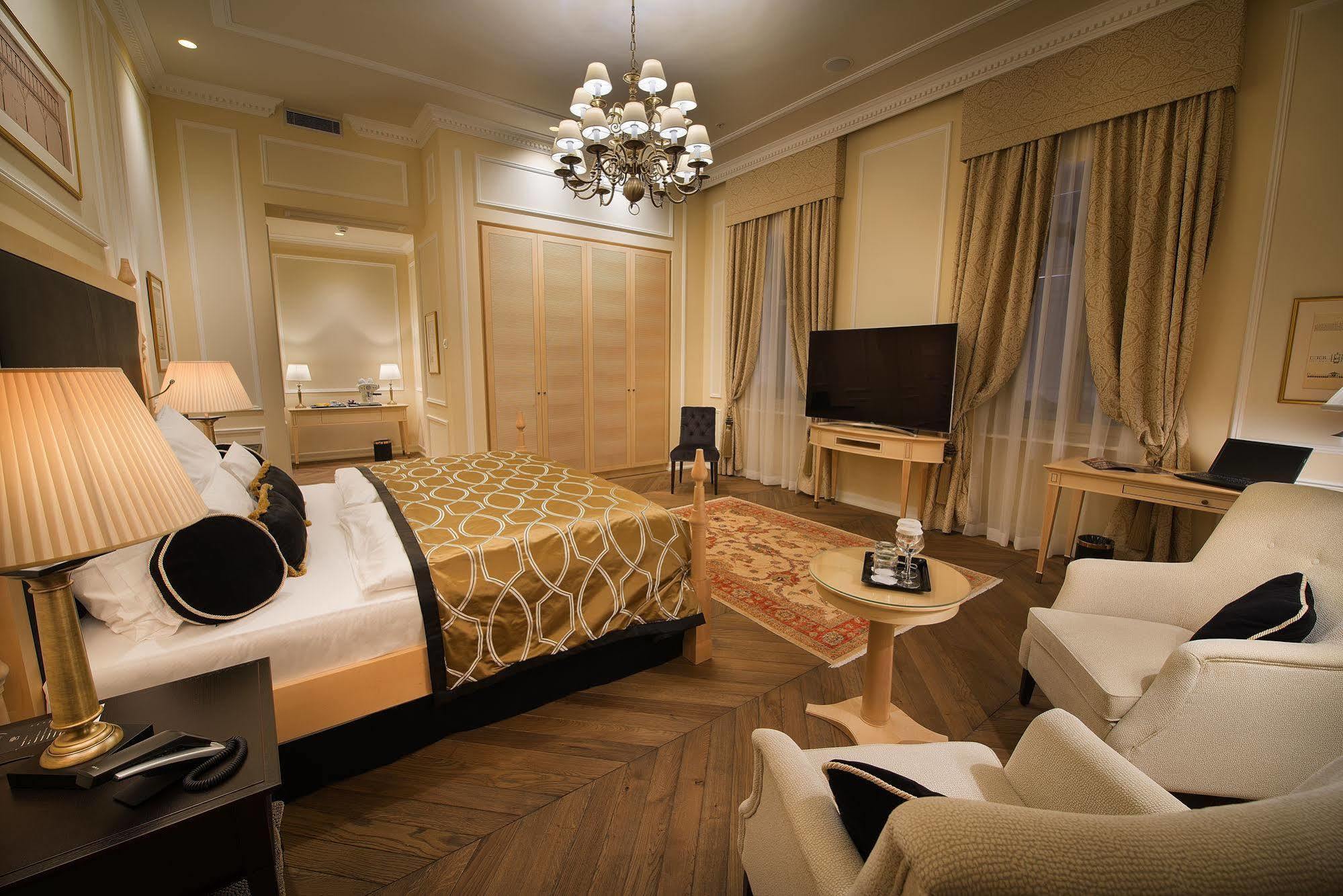 Wilson Palace By Loft บราติสลาวา ภายนอก รูปภาพ