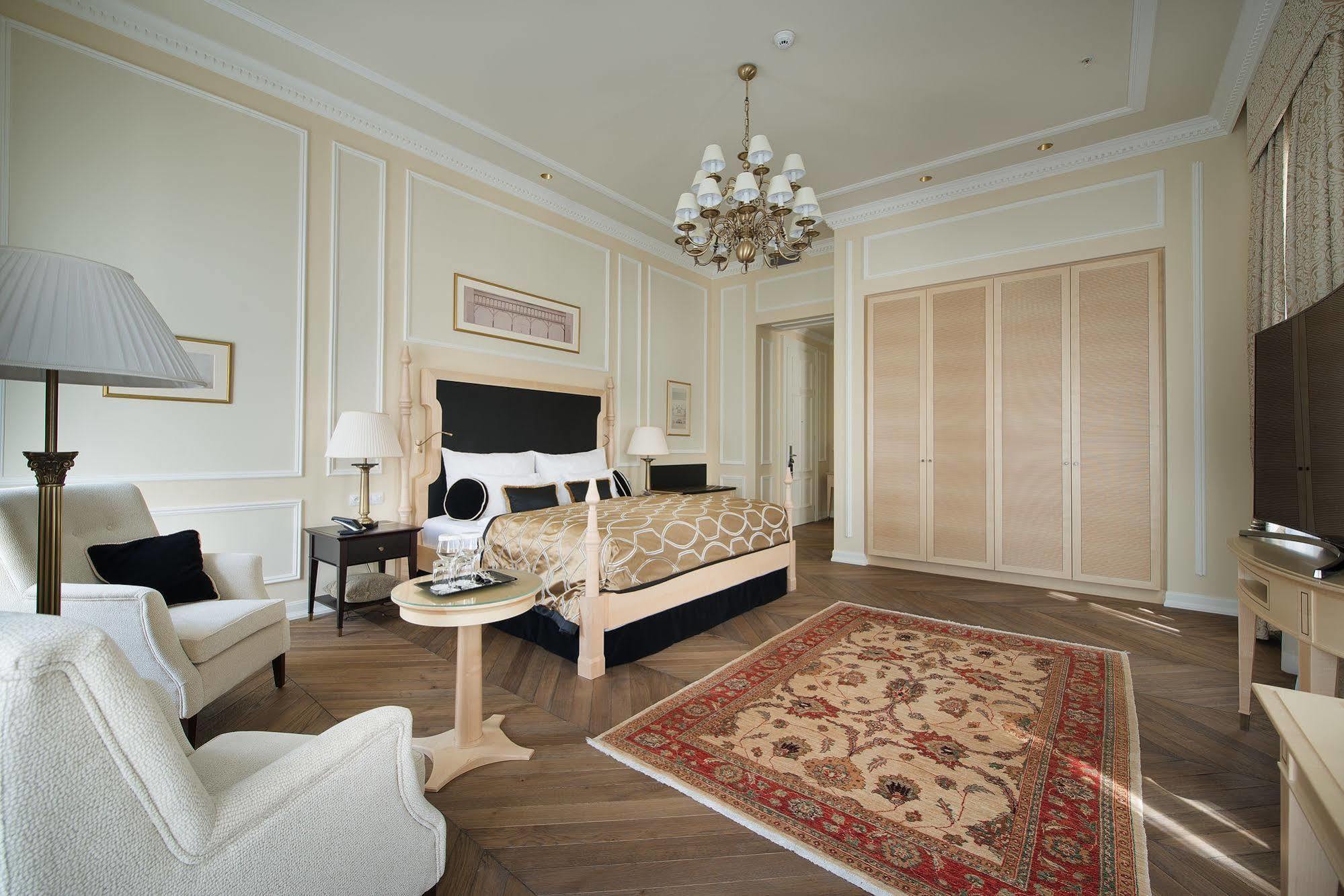 Wilson Palace By Loft บราติสลาวา ภายนอก รูปภาพ